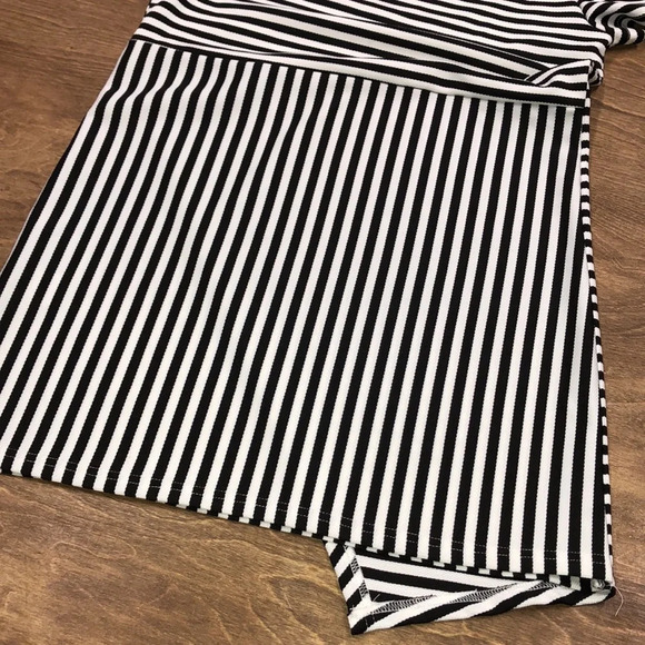 TOBI size xsmall black & white shift dress - Picture 6 of 7